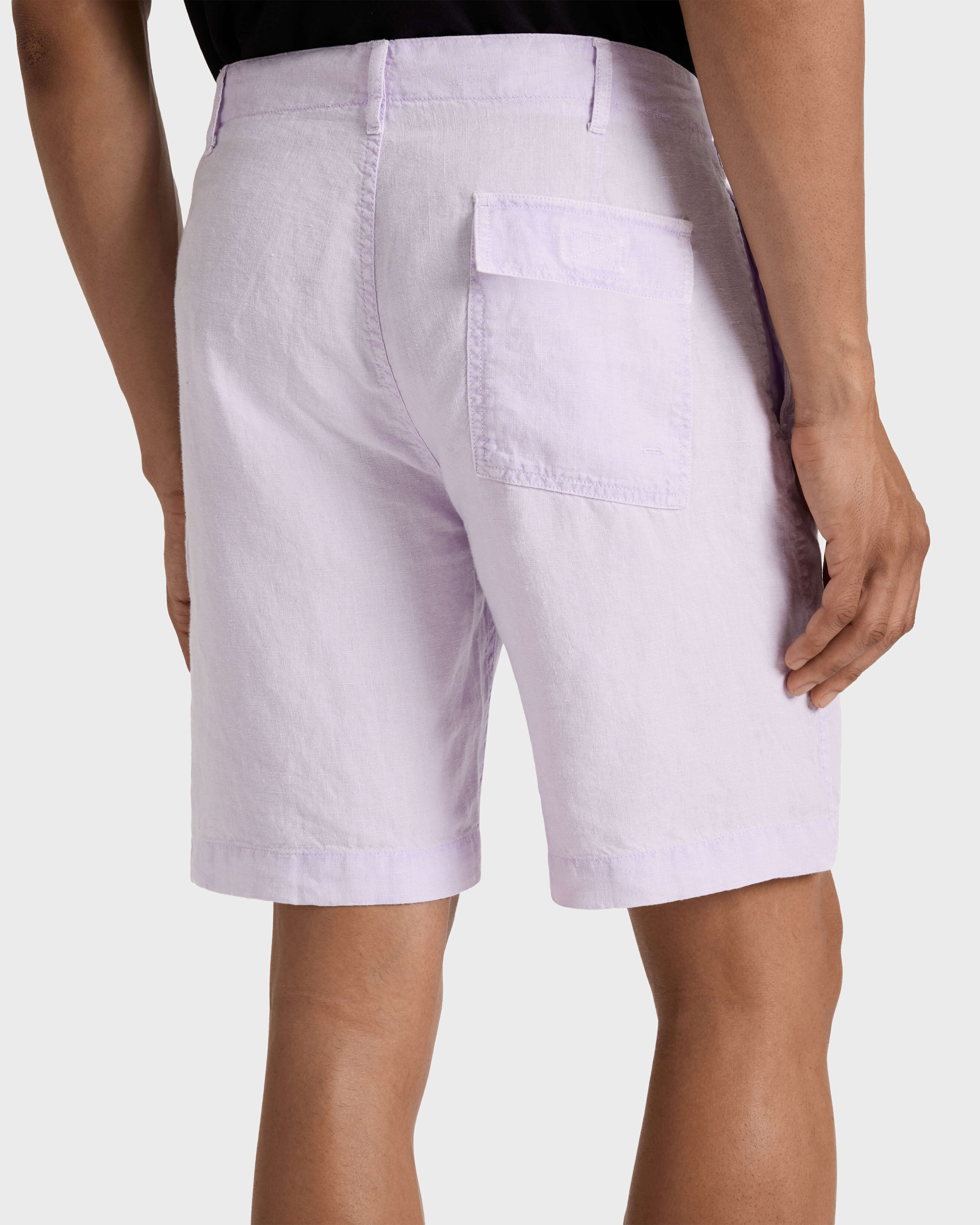 Bermuda uomo in lino Mineral Dye KUNZITE backworn view