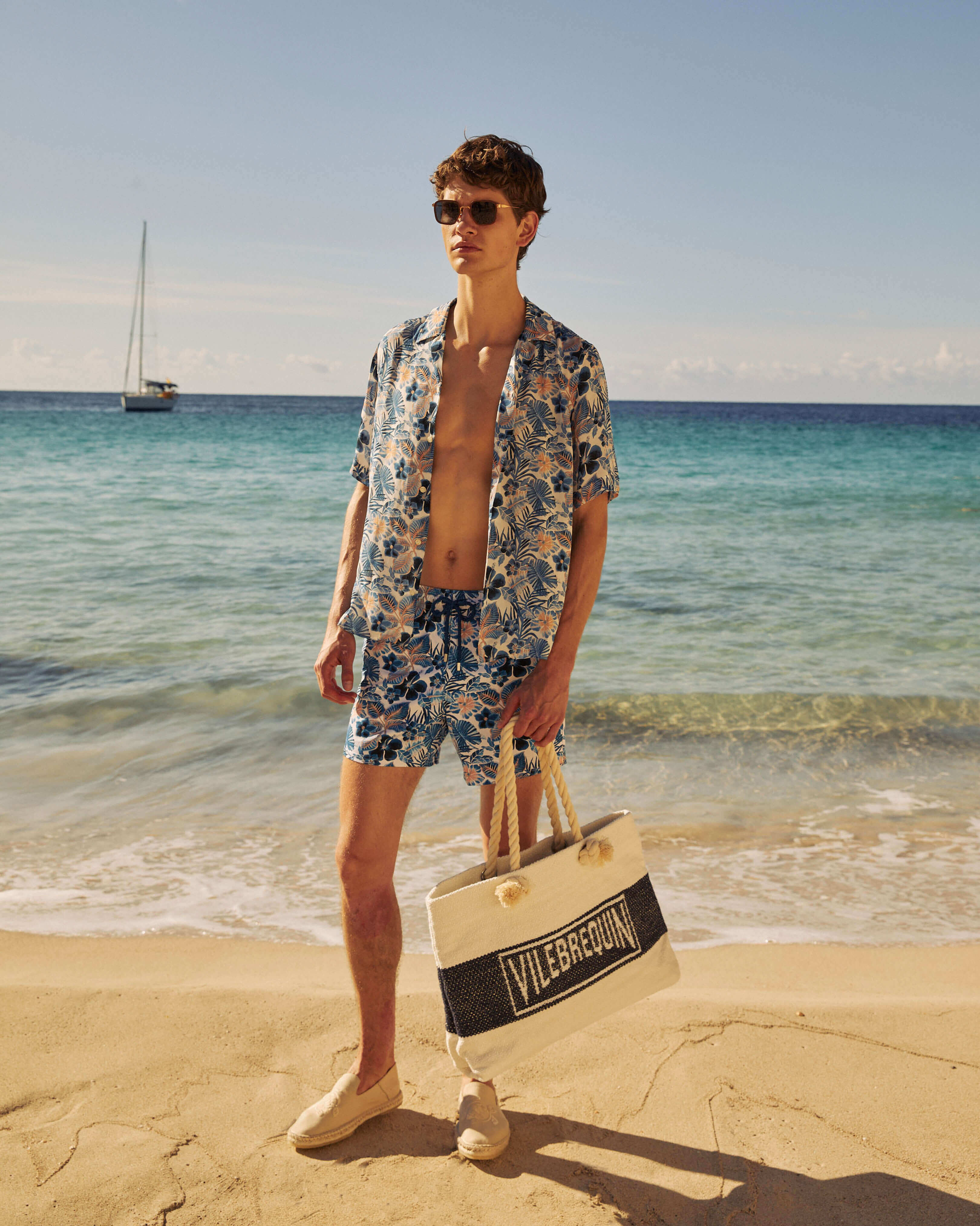 Camisa de bolos de viscosa con estampado Island Flowers para hombre BLANCO look1 view