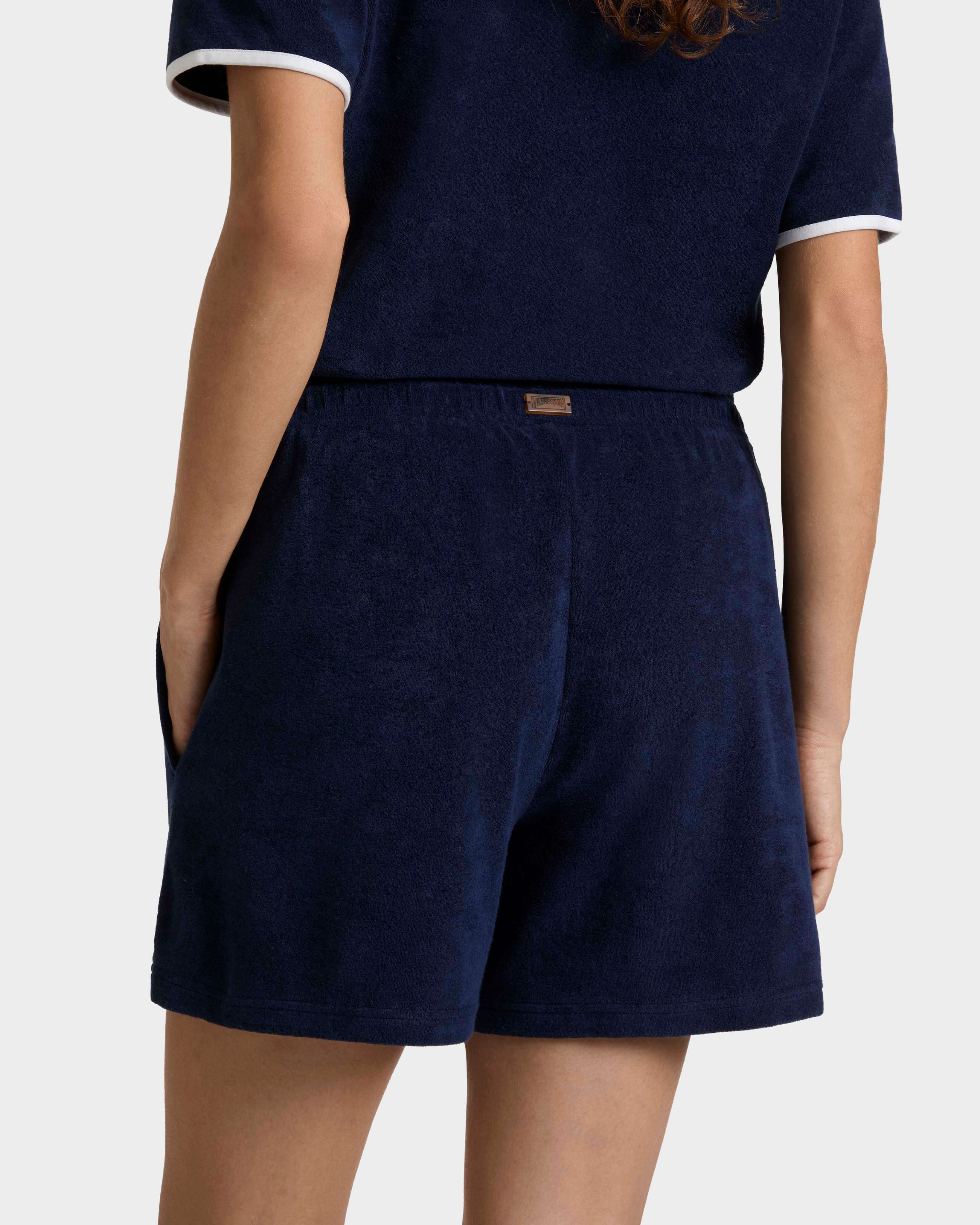 Pantalón corto de tejido terry de color liso para mujer AZUL MARINO backworn view