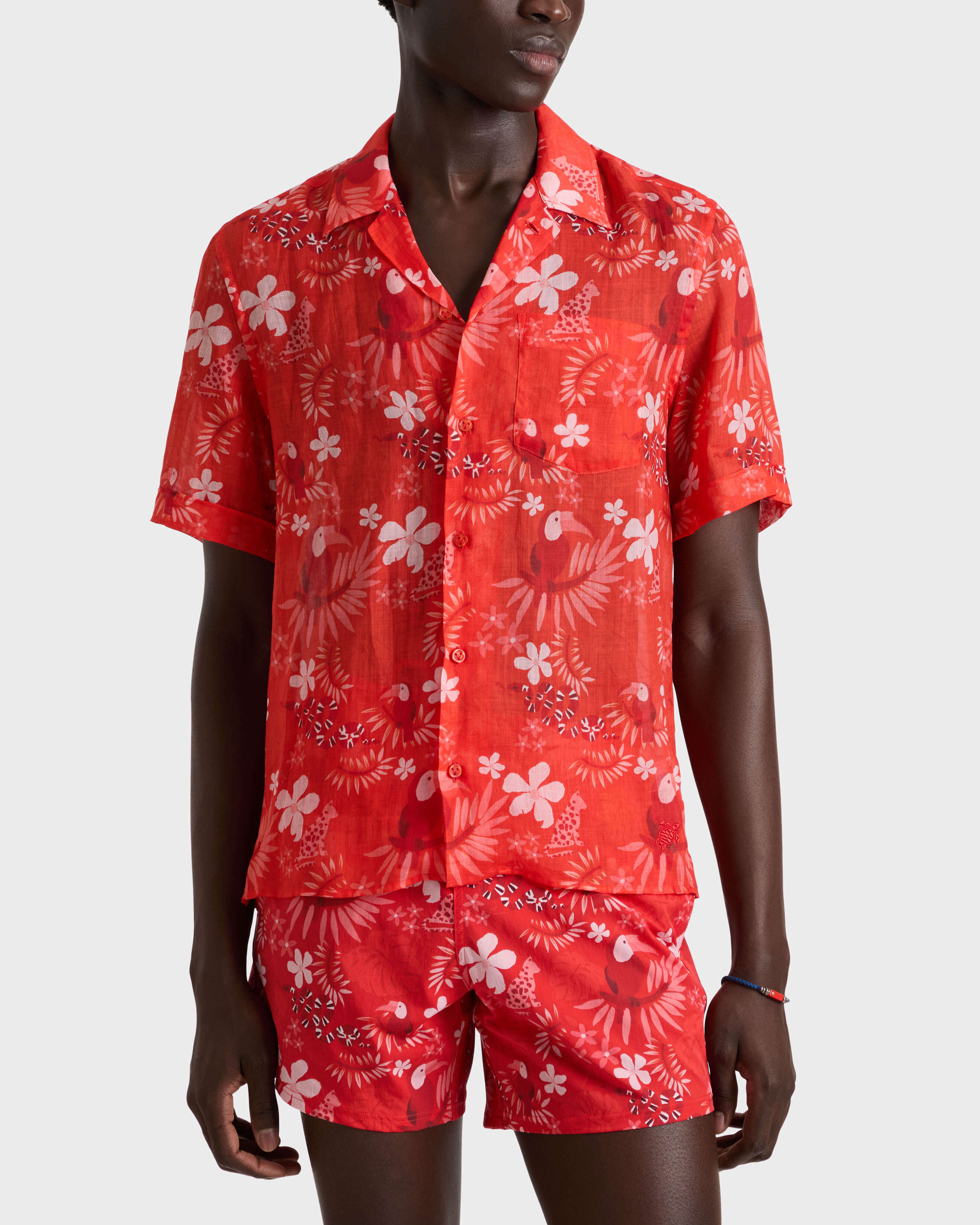 Camisa de bolos de ramio con estampado Papel de Embrulho para hombre AMAPOLA frontworn view