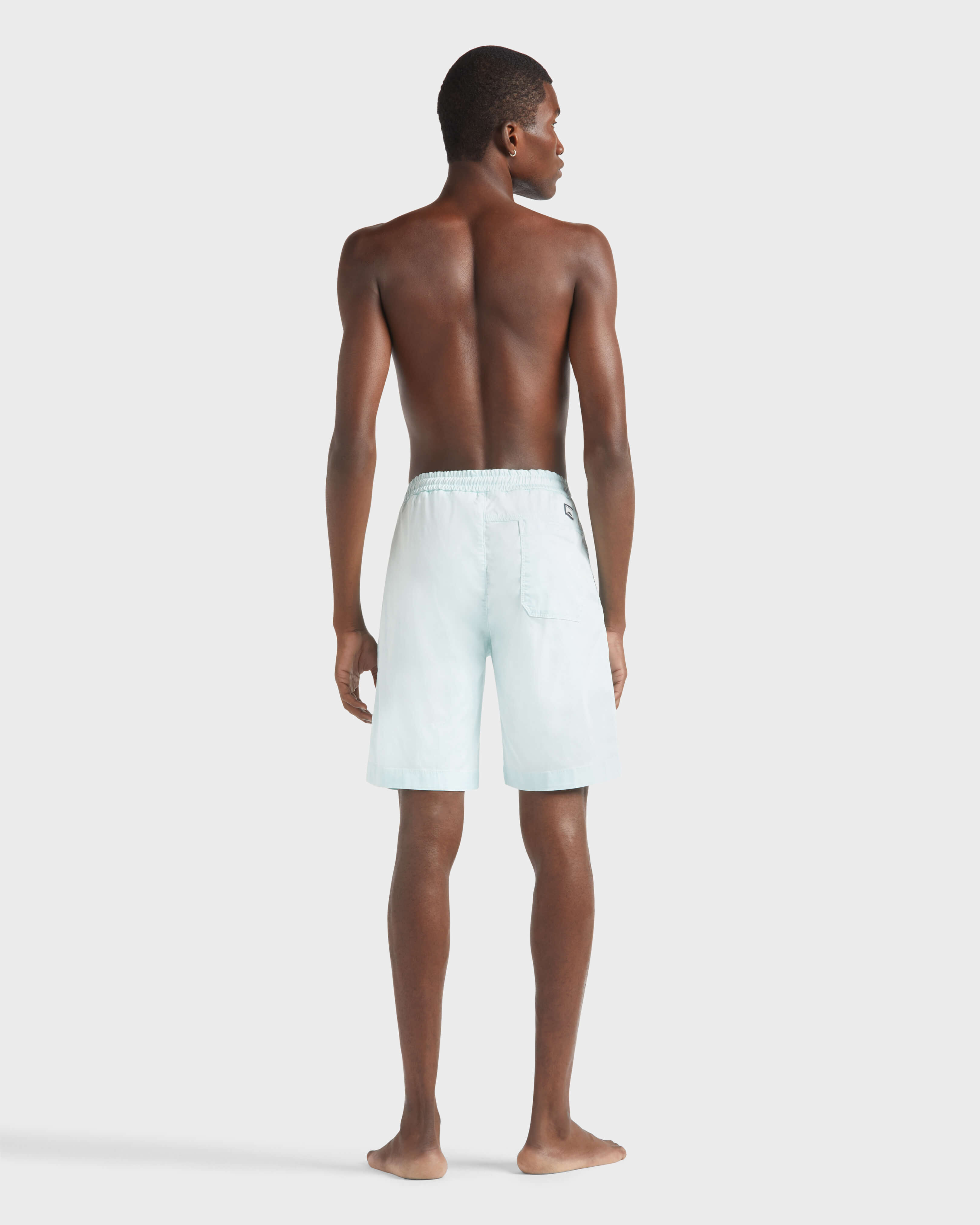 Bermuda uomo in cotone, raso e Tencel BLU PACIFICO backworn view