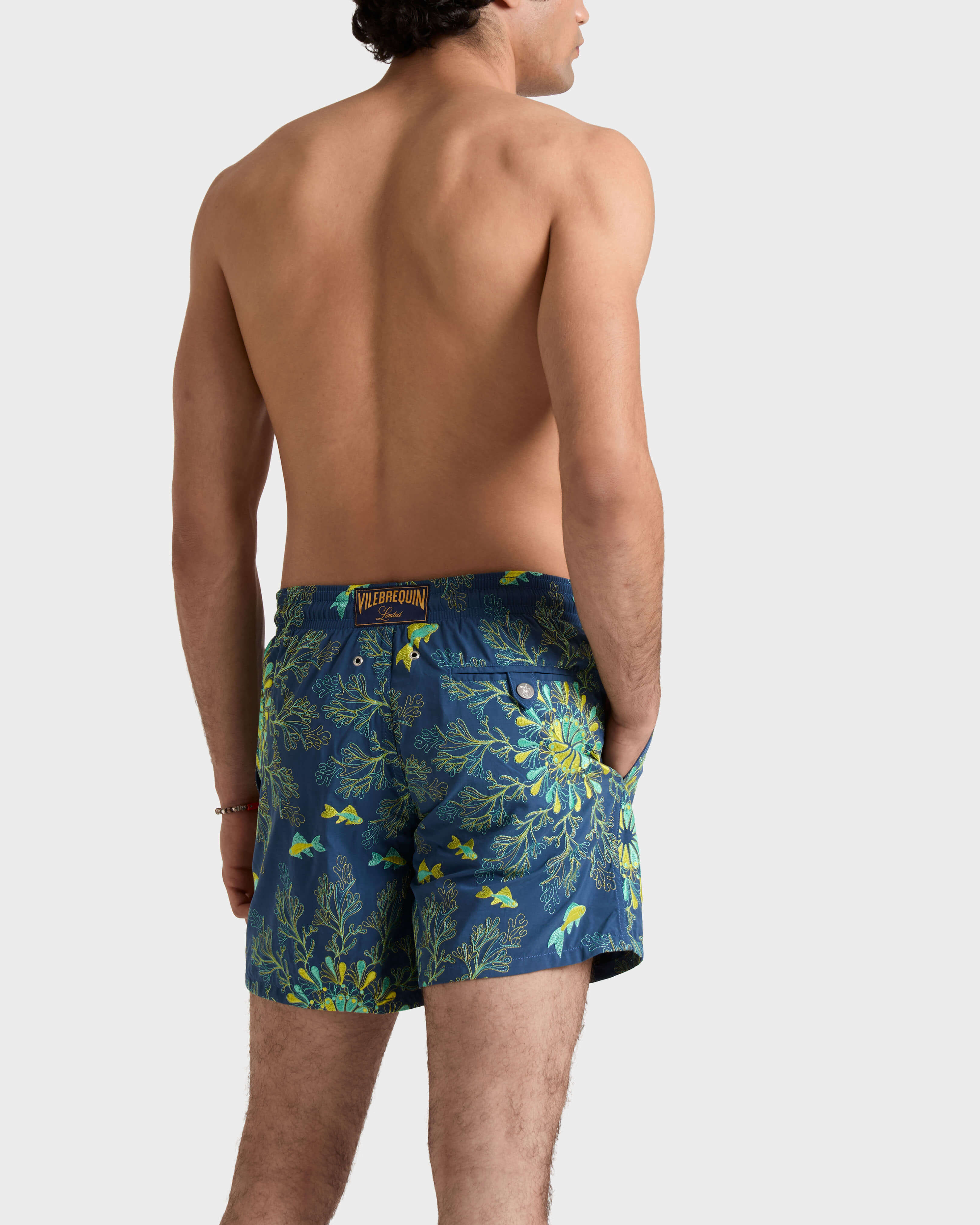 Bañador con bordado Coral Mandala para hombre – Edición limitada EVENING backworn view
