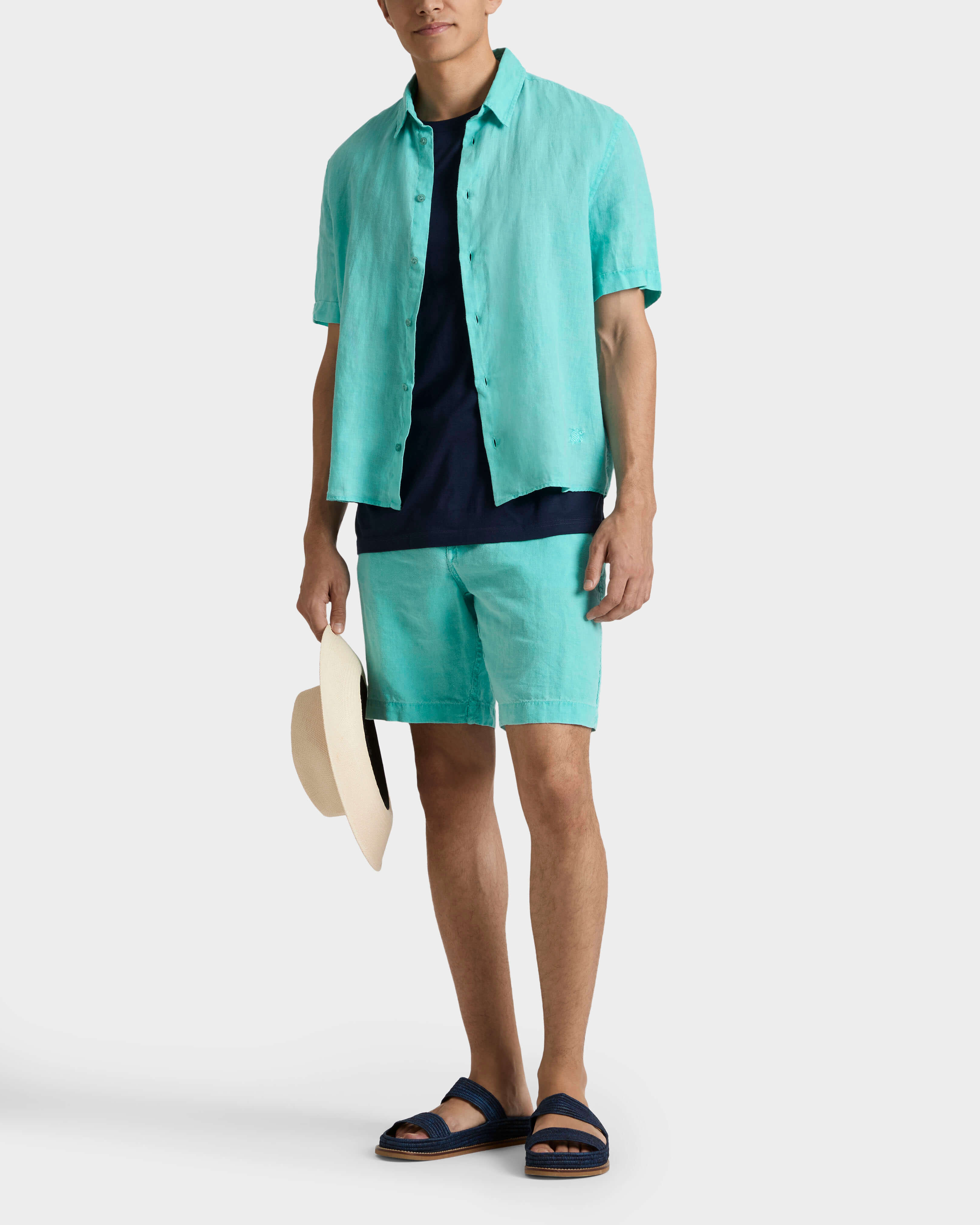 Bermudas de lino con tinte mineral para hombre AVENTURINE frontworn view