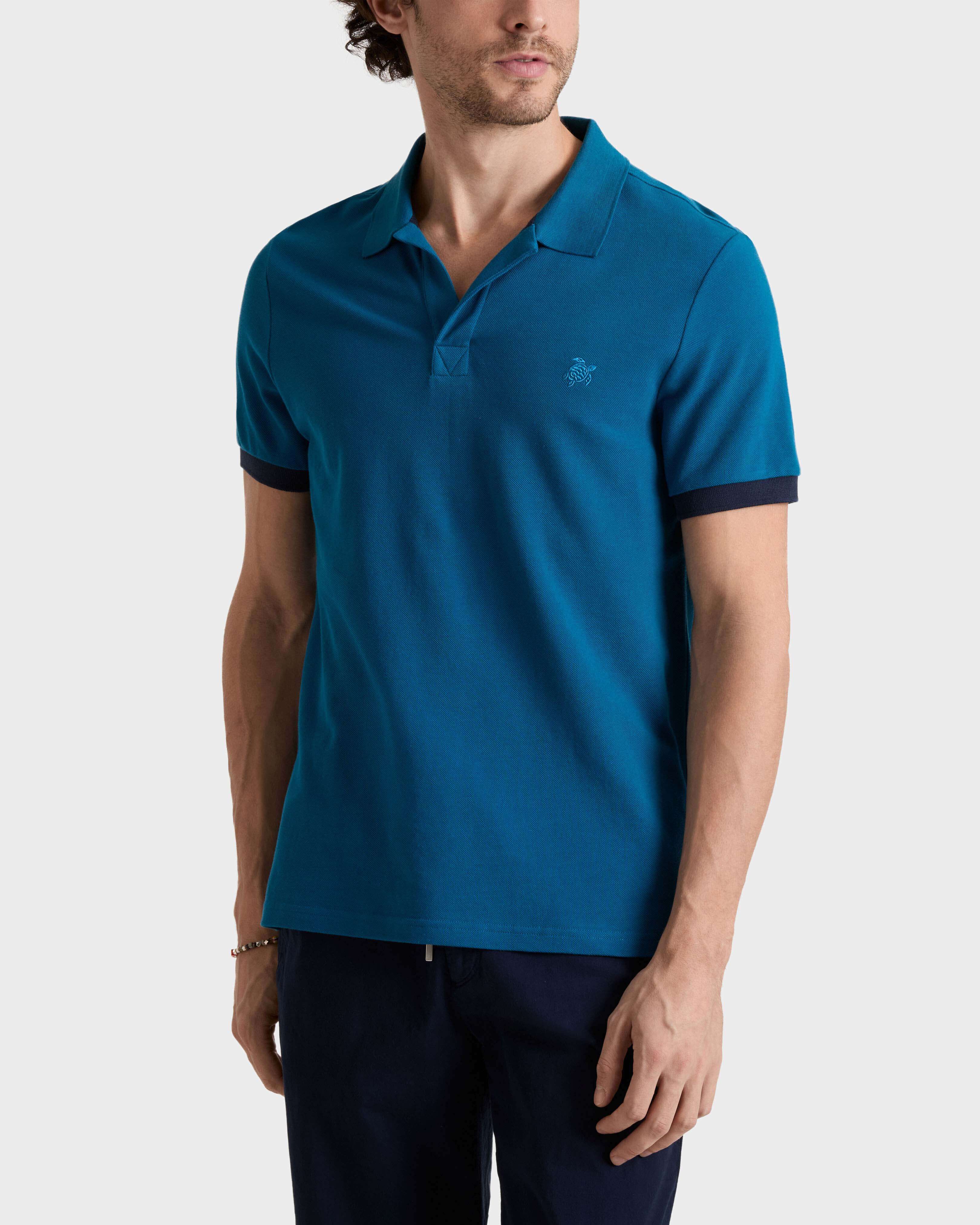 Polo de algodón de color liso para hombre PEACOCK frontworn view