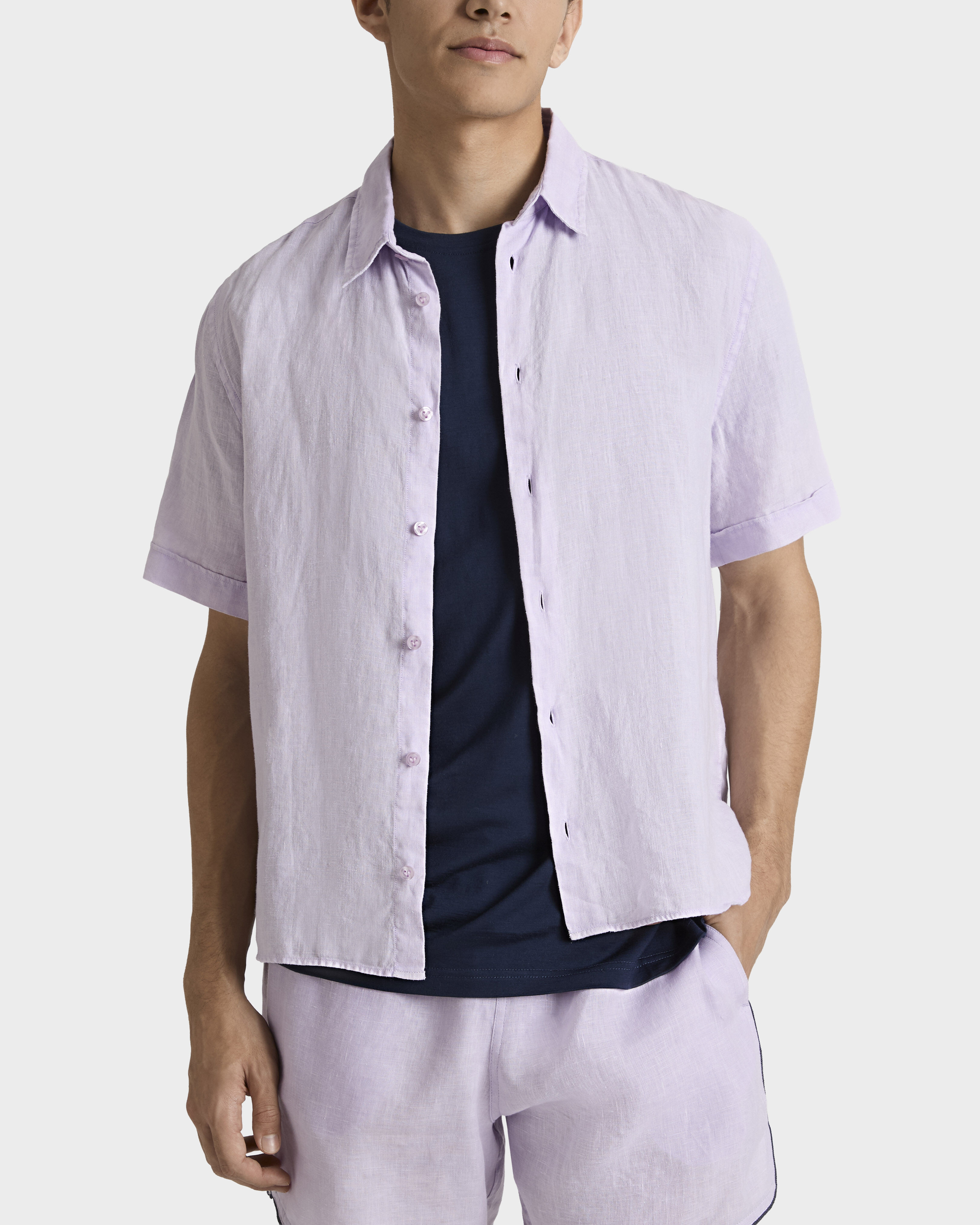 Camisa de bolos de lino con tinte mineral para hombre KUNZITE frontworn view