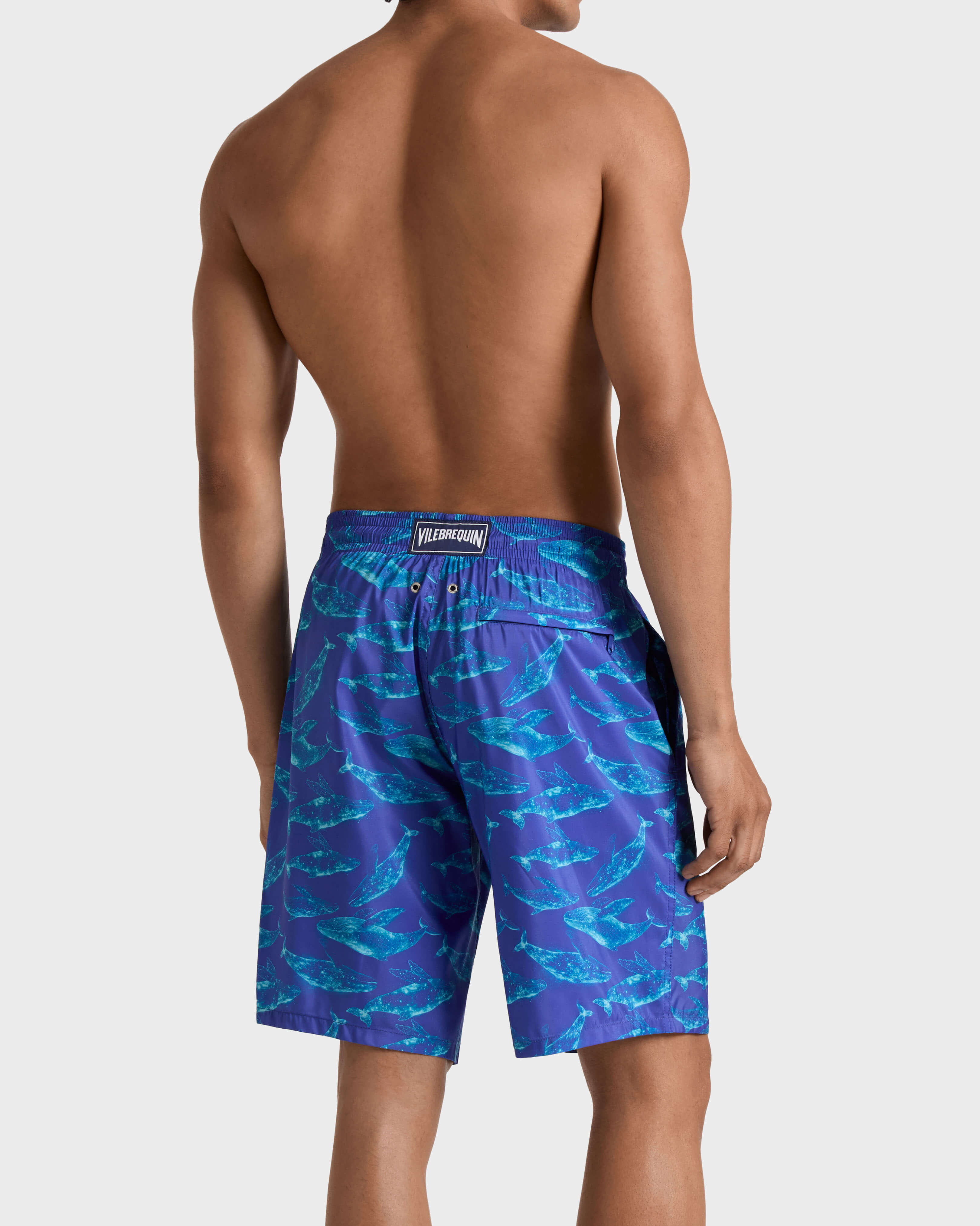 Maillot de bain long ultra-léger et pliable homme Sparkling Whales VERSAILLES backworn view