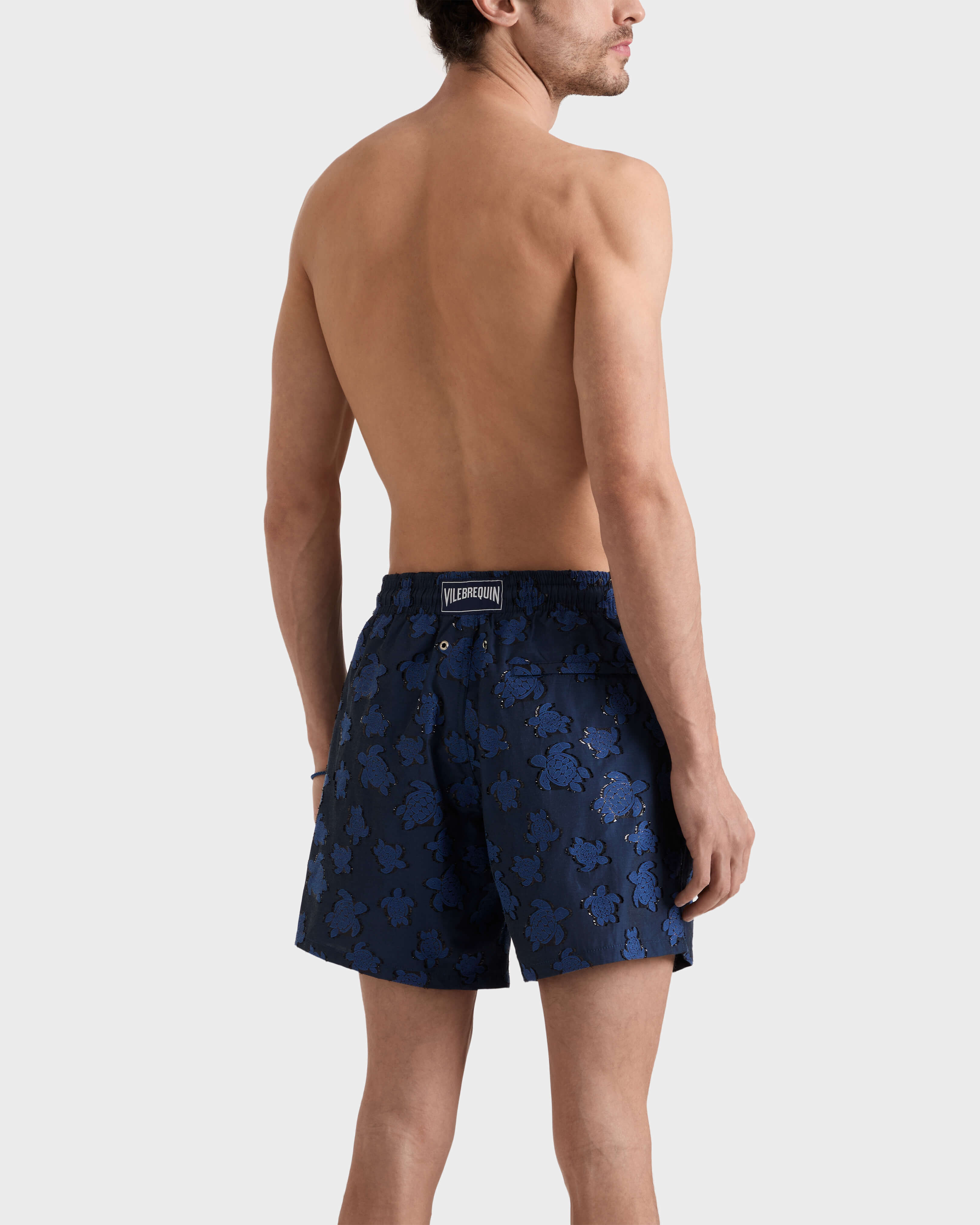 Ronde Des Tortues Jacquard Badeshorts für Herren BATIK BLUE backworn view