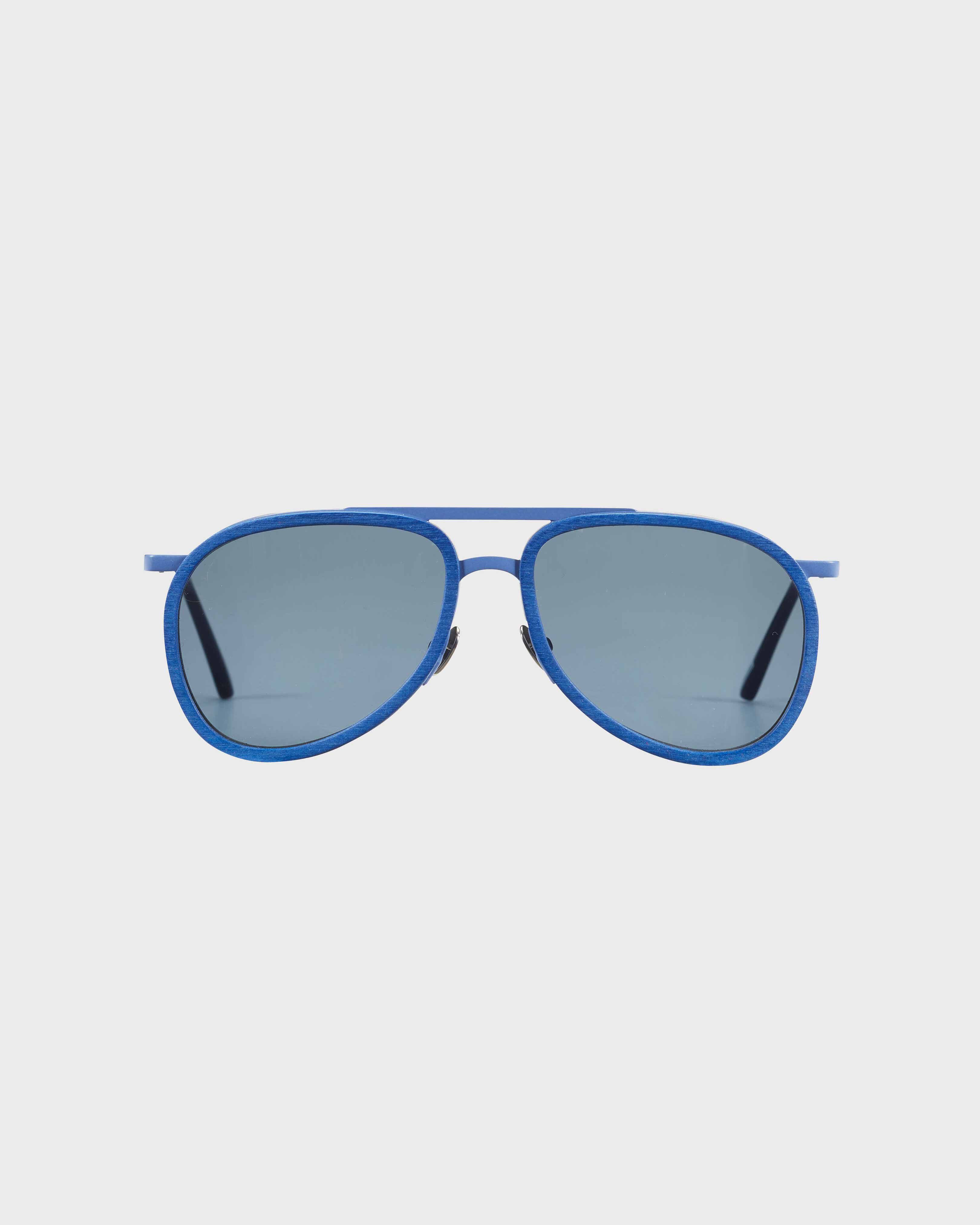 Gafas de sol de madera de color liso de VBQ x Shelter STORM front view