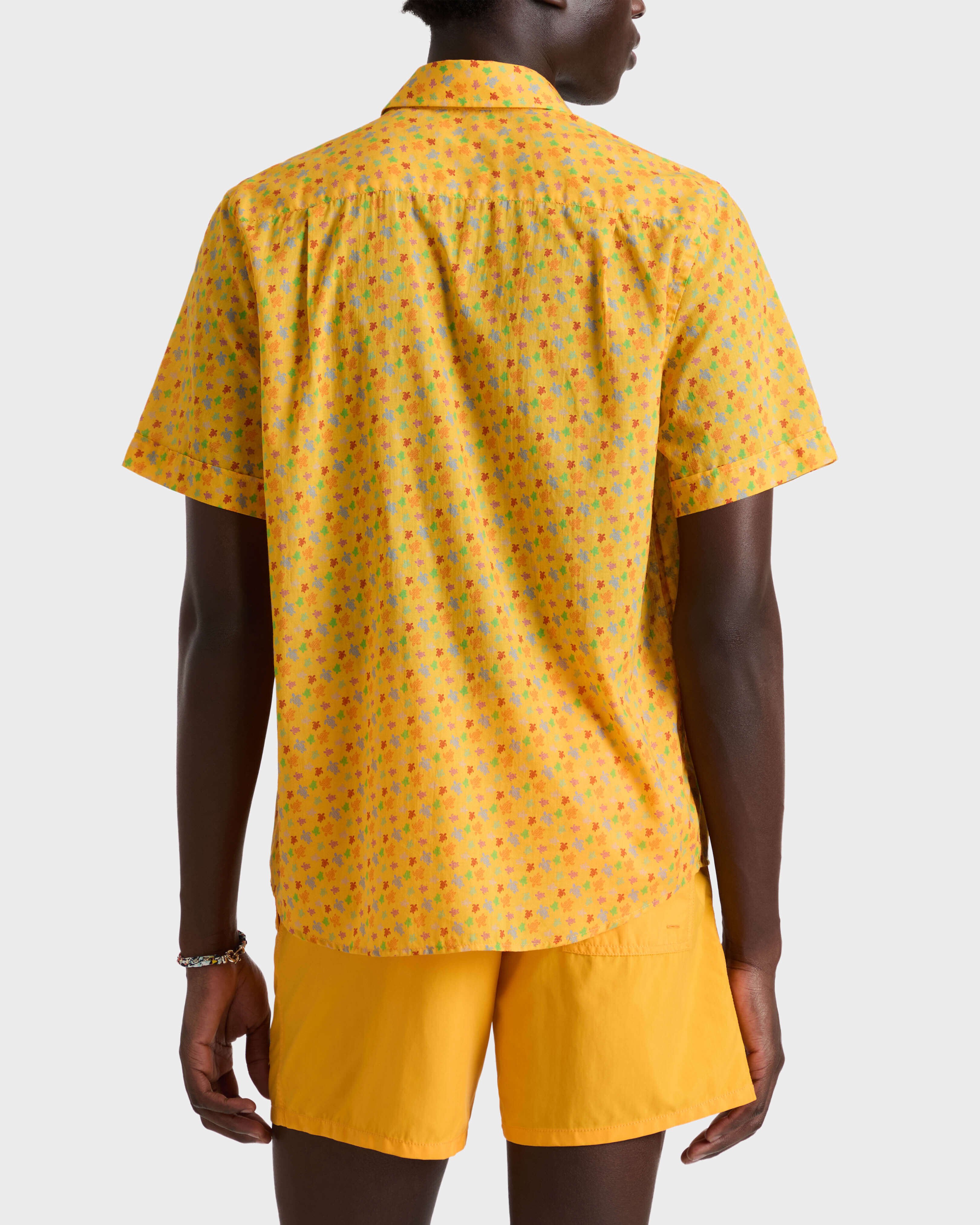Camisa de gasa de algodón con estampado Micro Ronde Des Tortues para hombre MAIZ backworn view