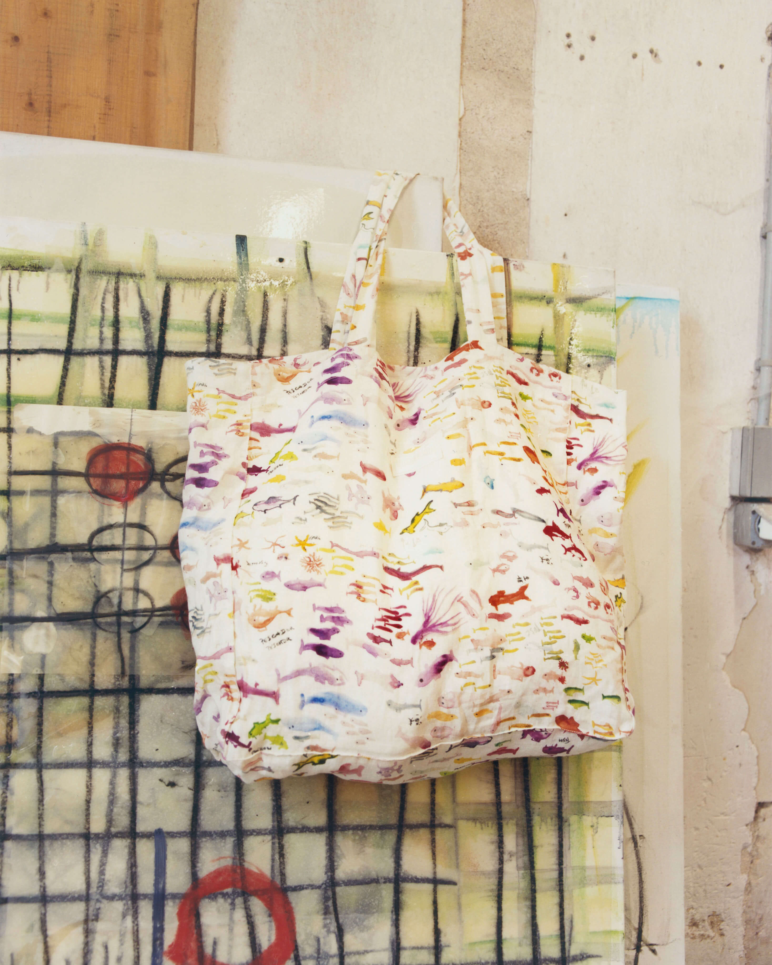 Pescador Leinen-Tragetasche – VBQ x Fabrice Hyber PAPIER override view