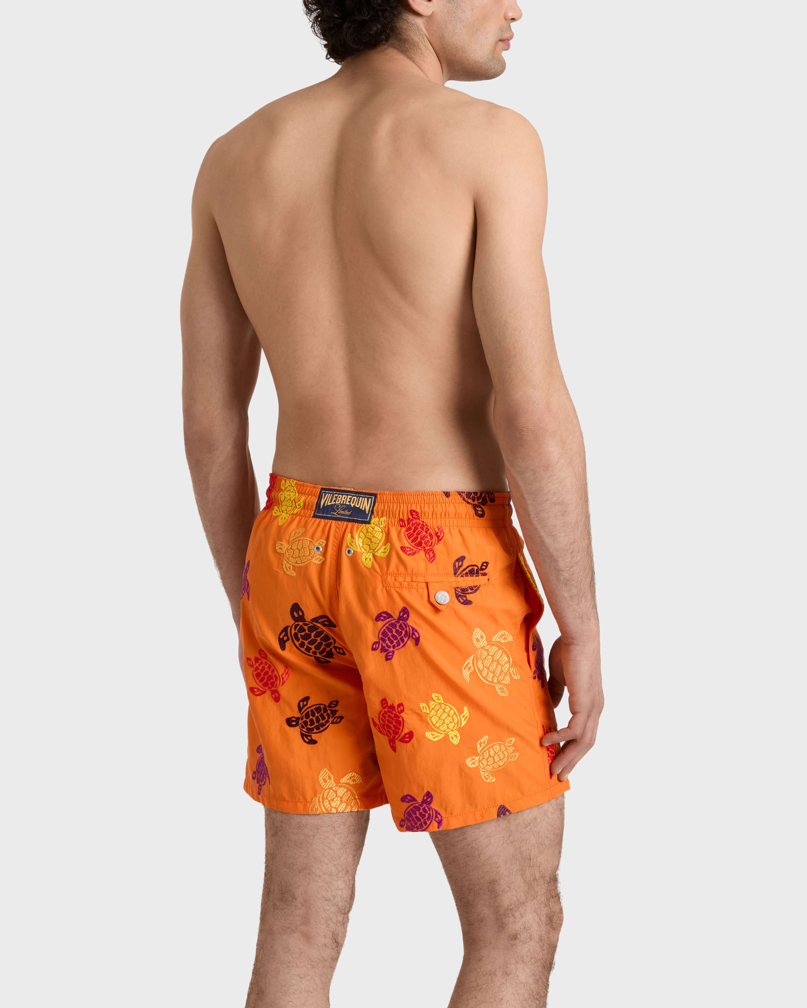 Ronde des Tortues Badeshorts mit Stickerei für Herren – Limitierte Serie APRICOT backworn view