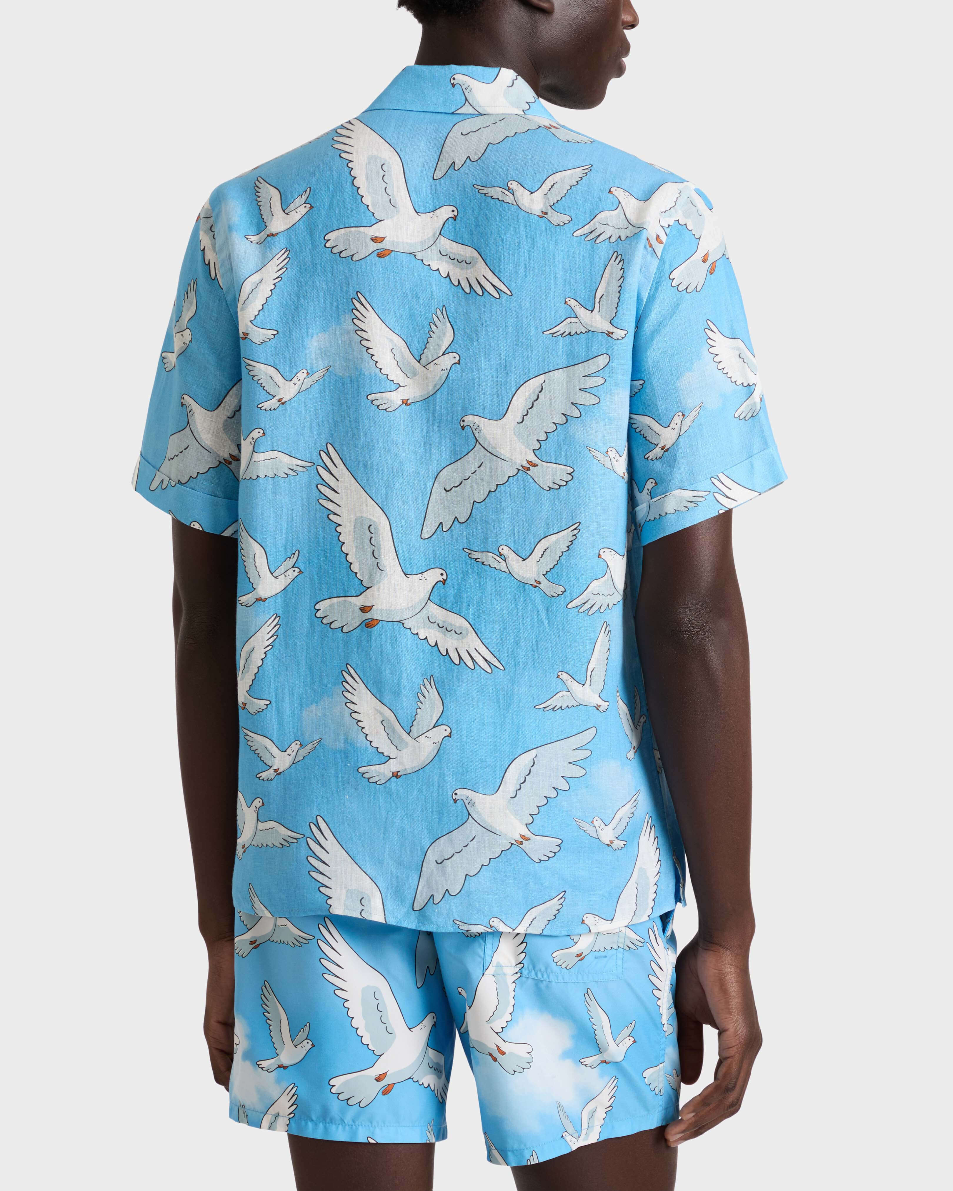 Men Linen Bowling Shirt Doves - Vilebrequin x 3.PARADIS JAIPUY backworn view