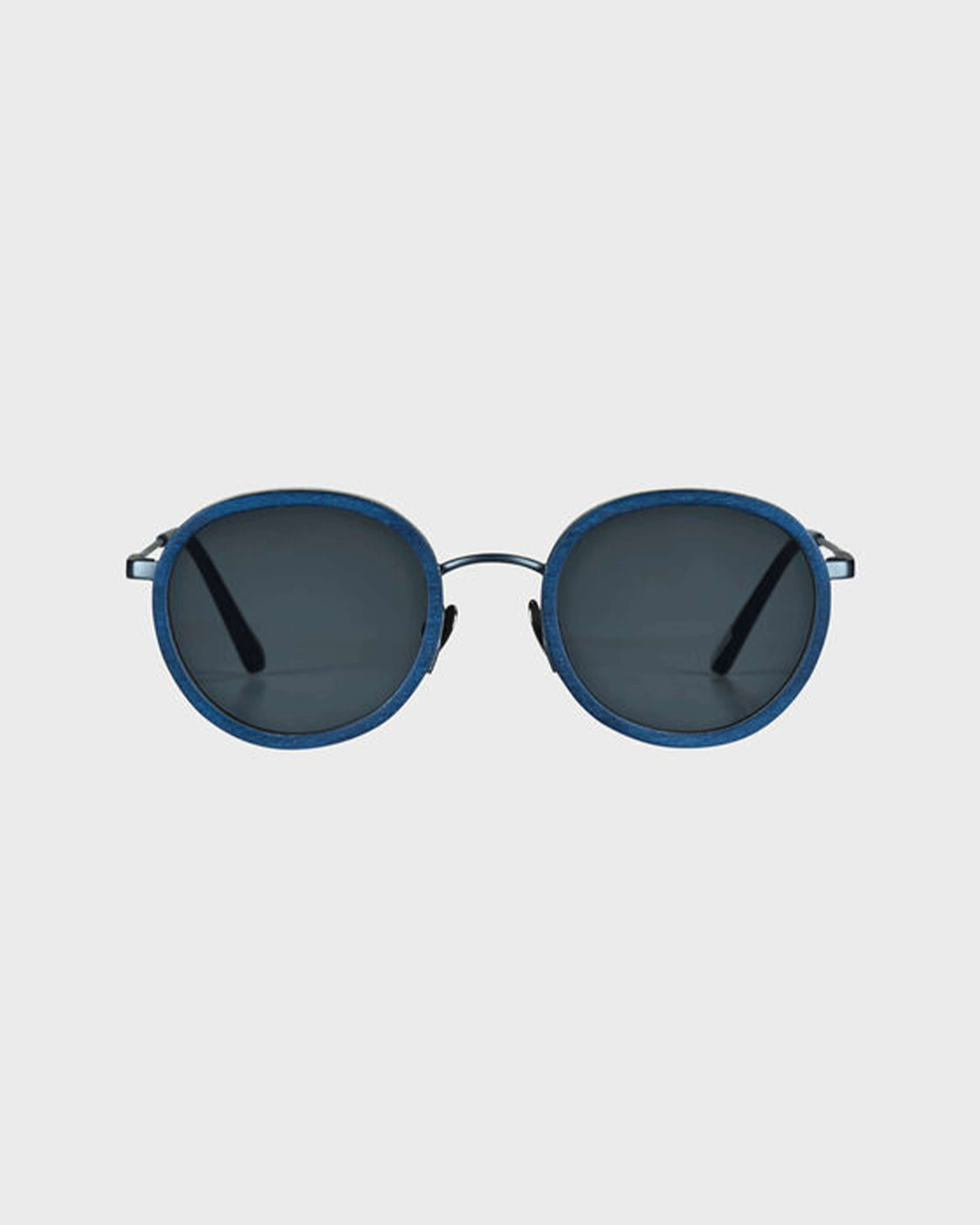 White Tulipwood Women and Men Sunglasses - VBQ x Shelter BLU MARINE front view