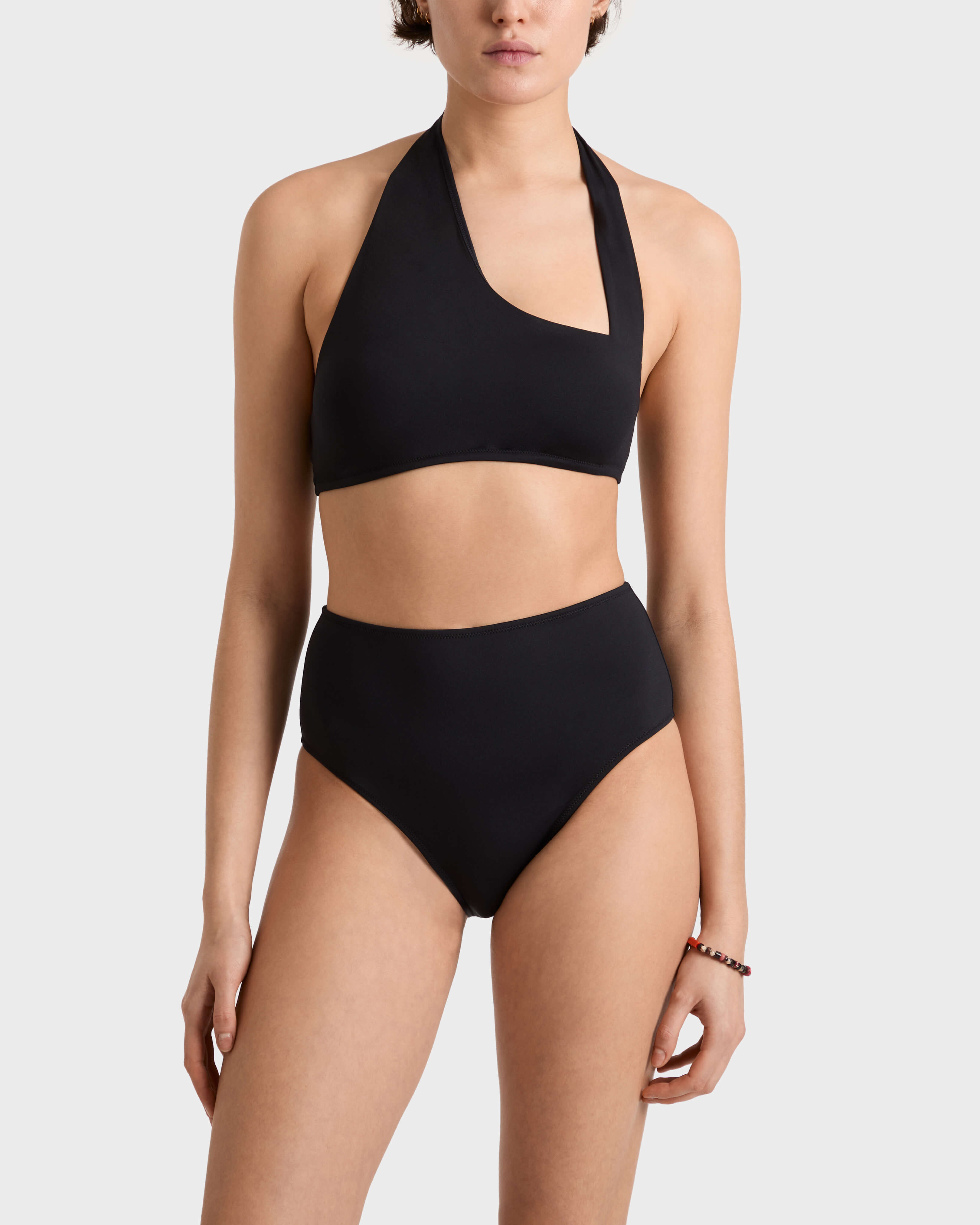 Braguita de bikini de talle alto de color liso para mujer NEGRO frontworn view