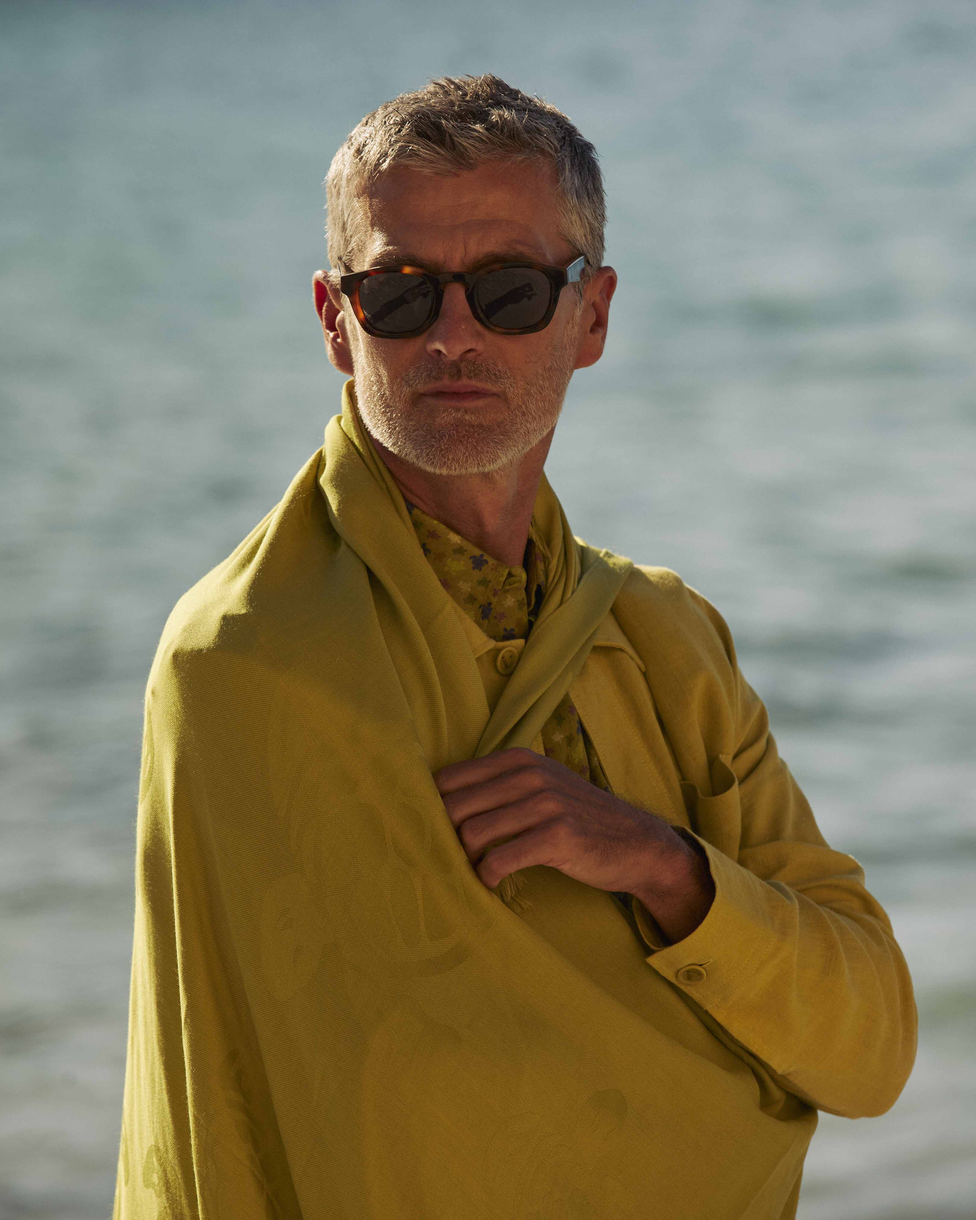 Ronde des Tortues Scarf in wool and silk MATCHA lifestyle view