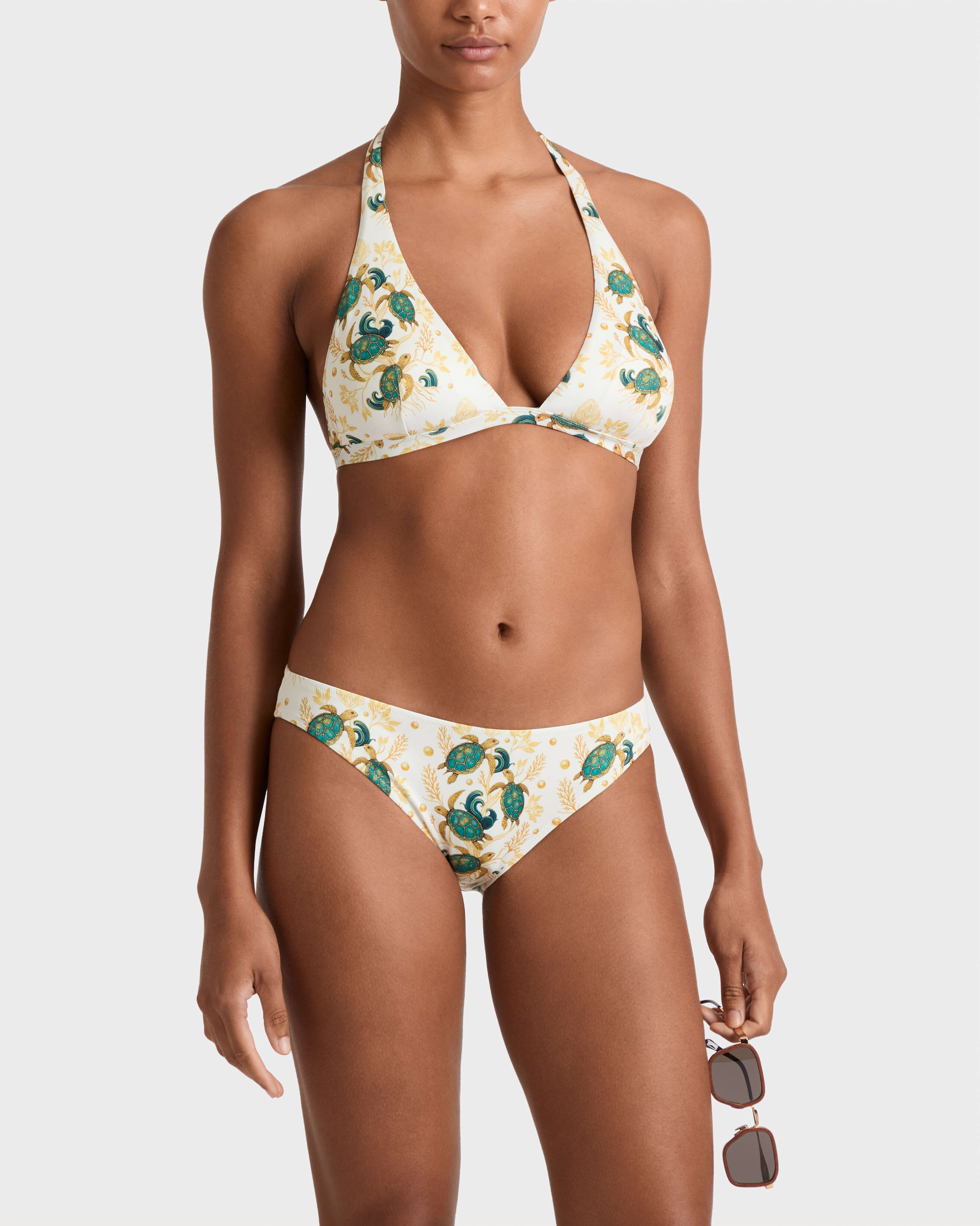 Mangrove Turtles Midi-Bikinihose für Damen – Vilebrequin x Abu Dhabi WEISS frontworn view