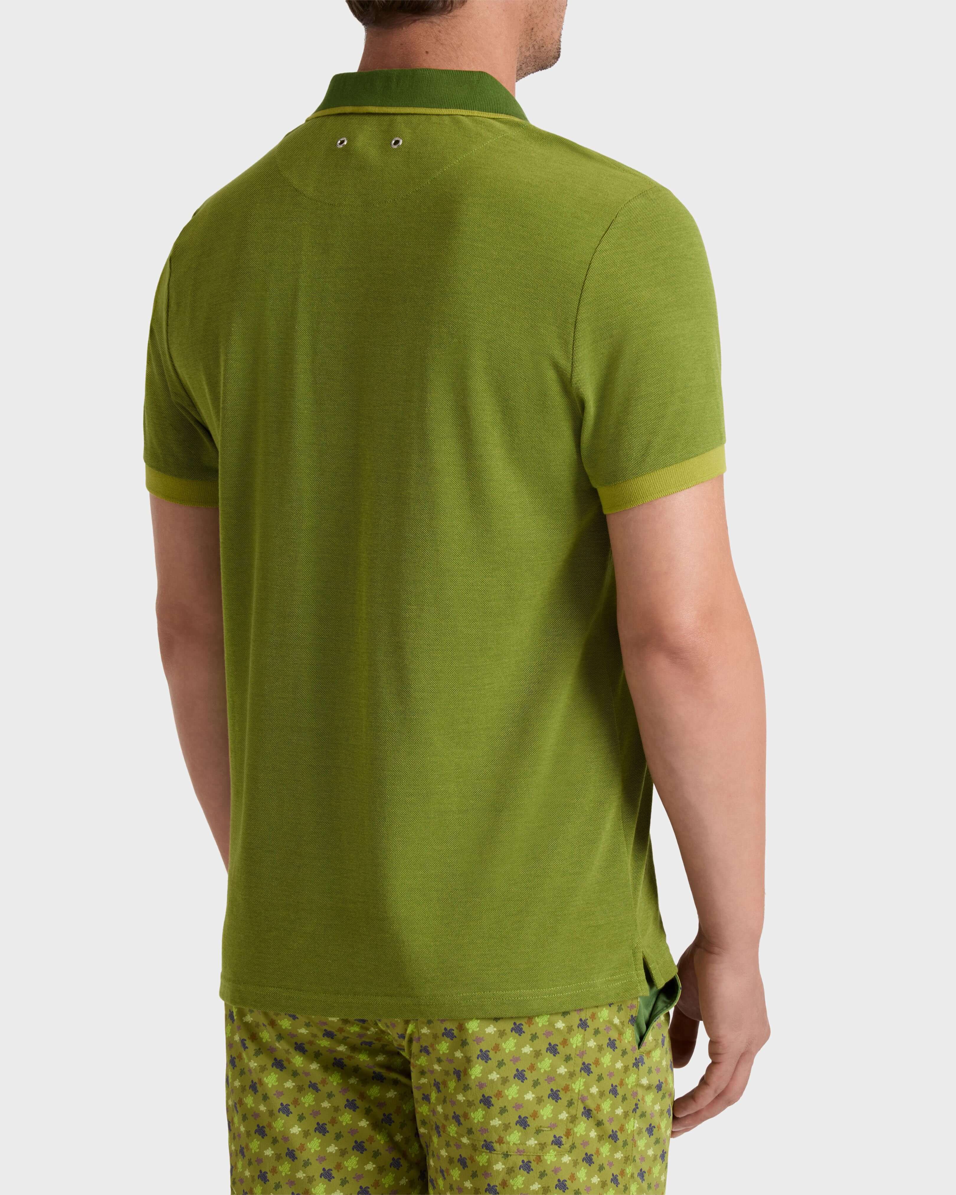 Polo de algodón de color liso para hombre MILITAIRE backworn view