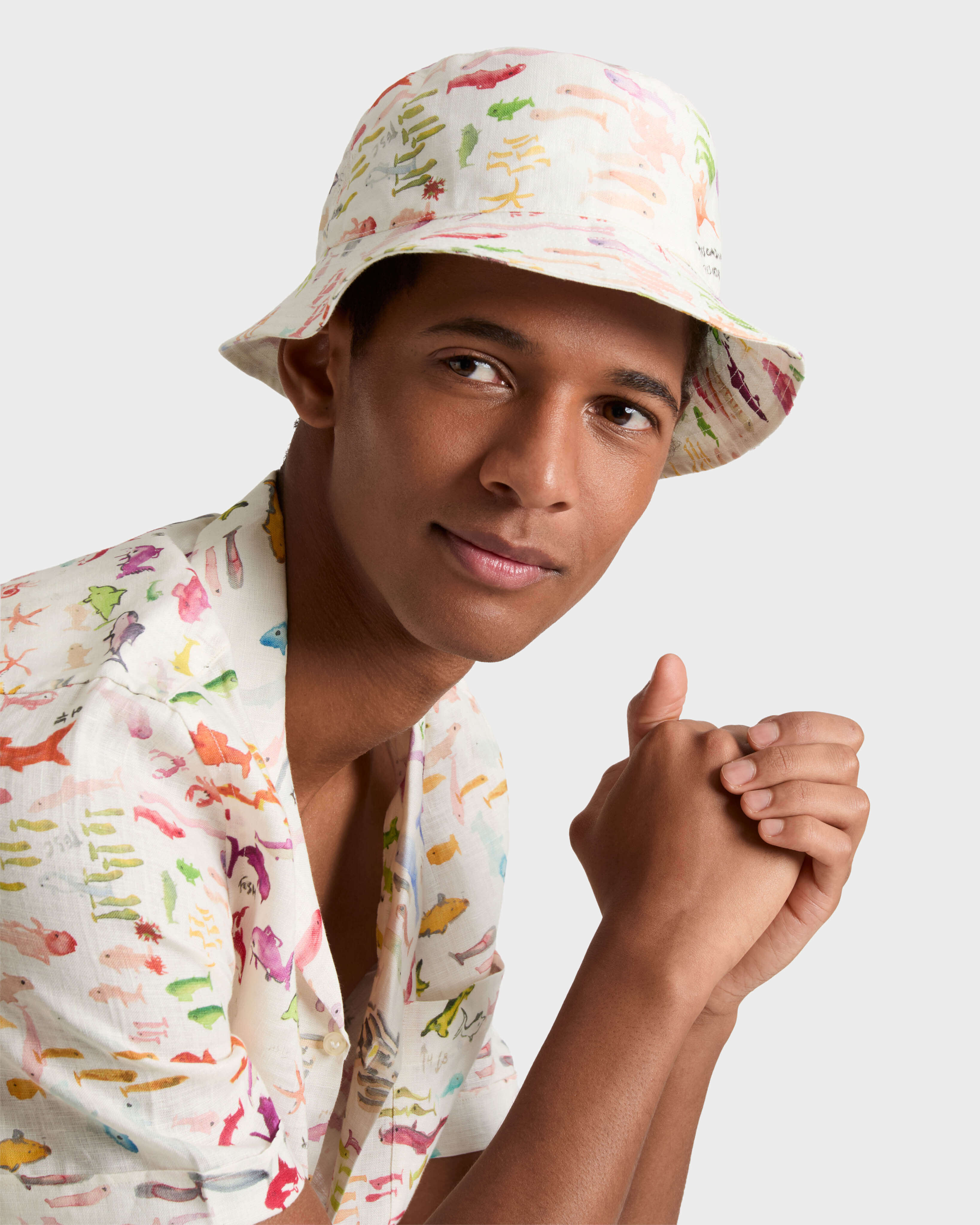 Bob en lin Pescador - VBQ x Fabrice Hyber PAPIER frontworn view