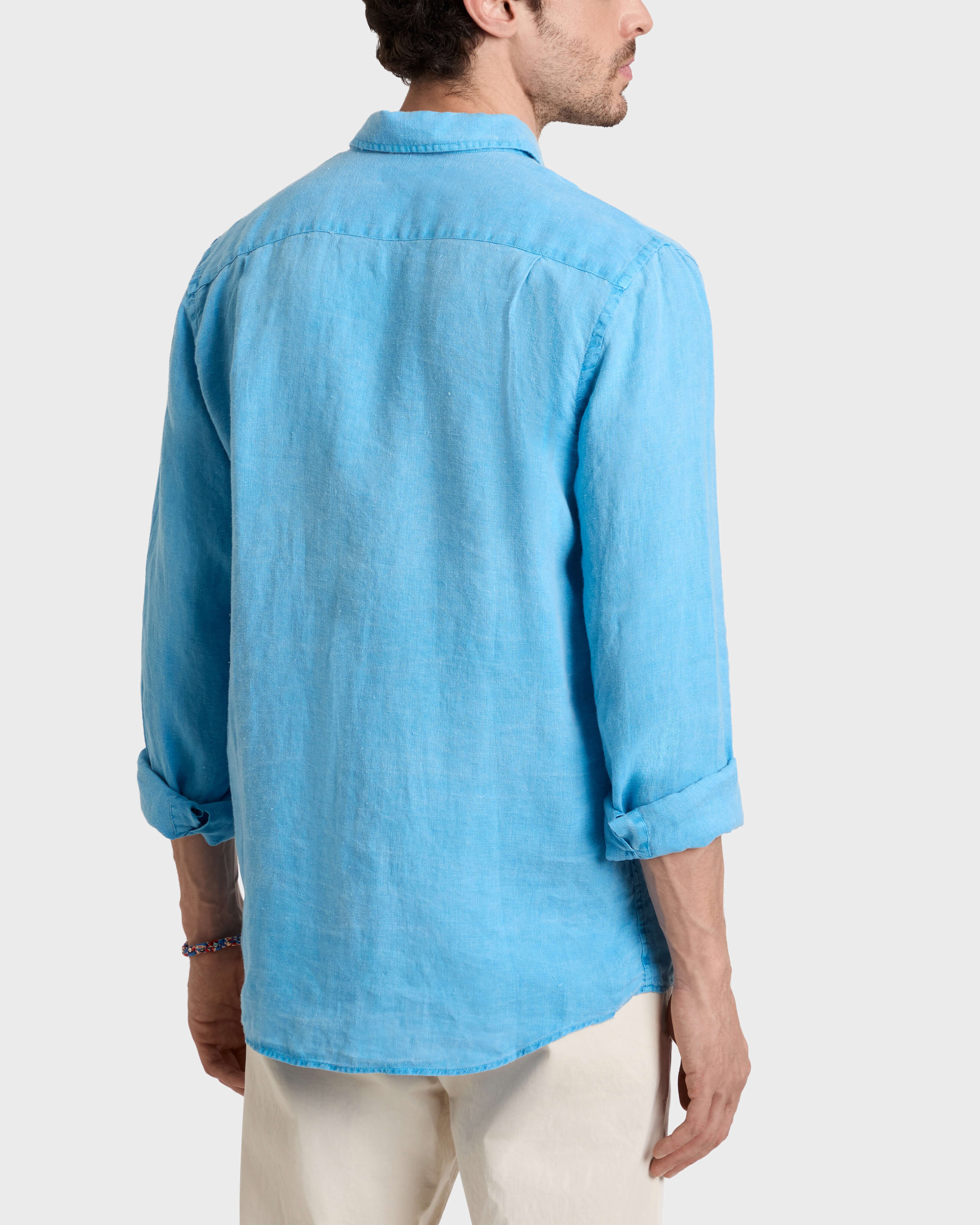 Camisa de lino teñida con tinte mineral para hombre LARIMAR backworn view