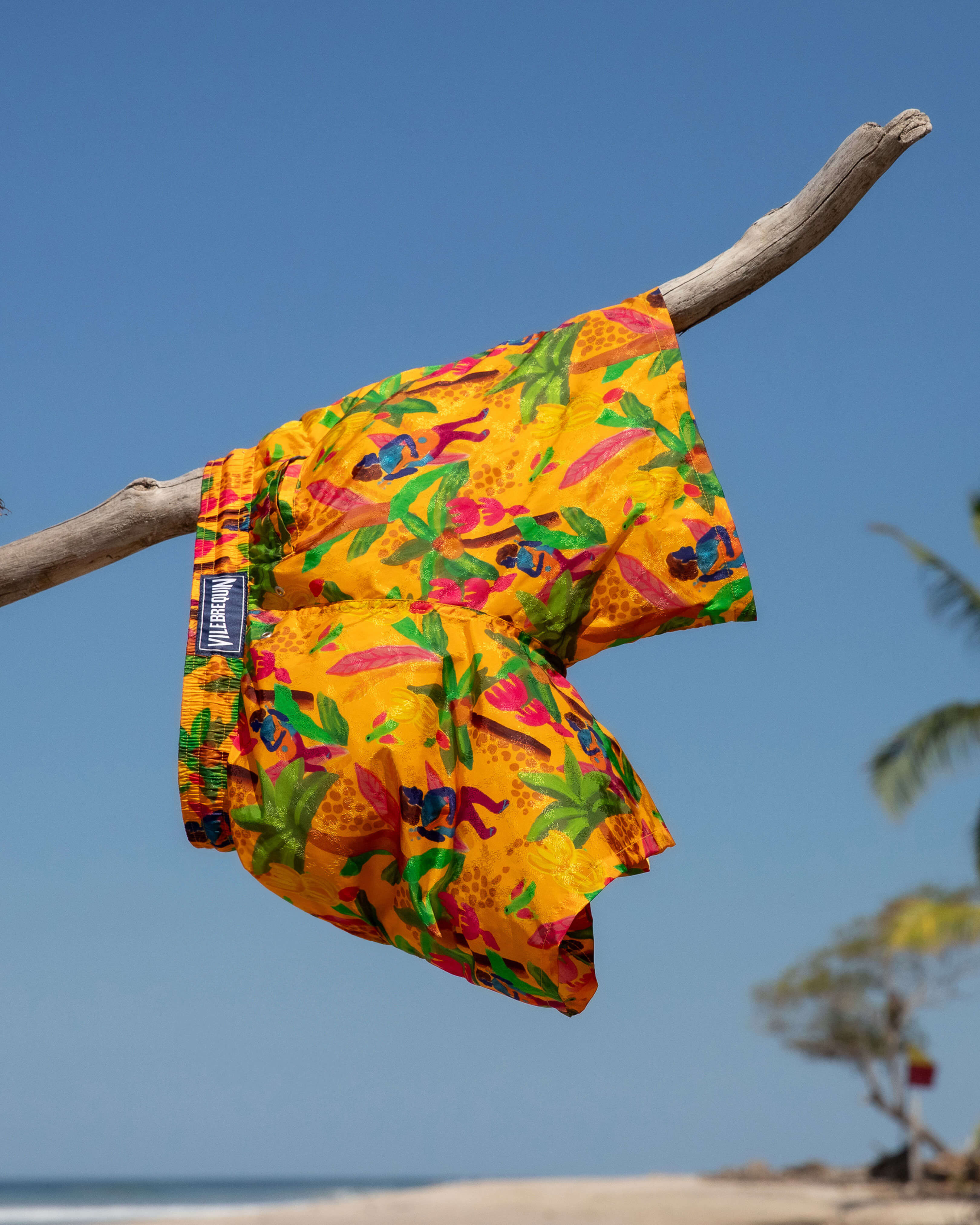 Tropicalia Monogram Turtles Jacquard Badeshorts für Herren MANGO override view