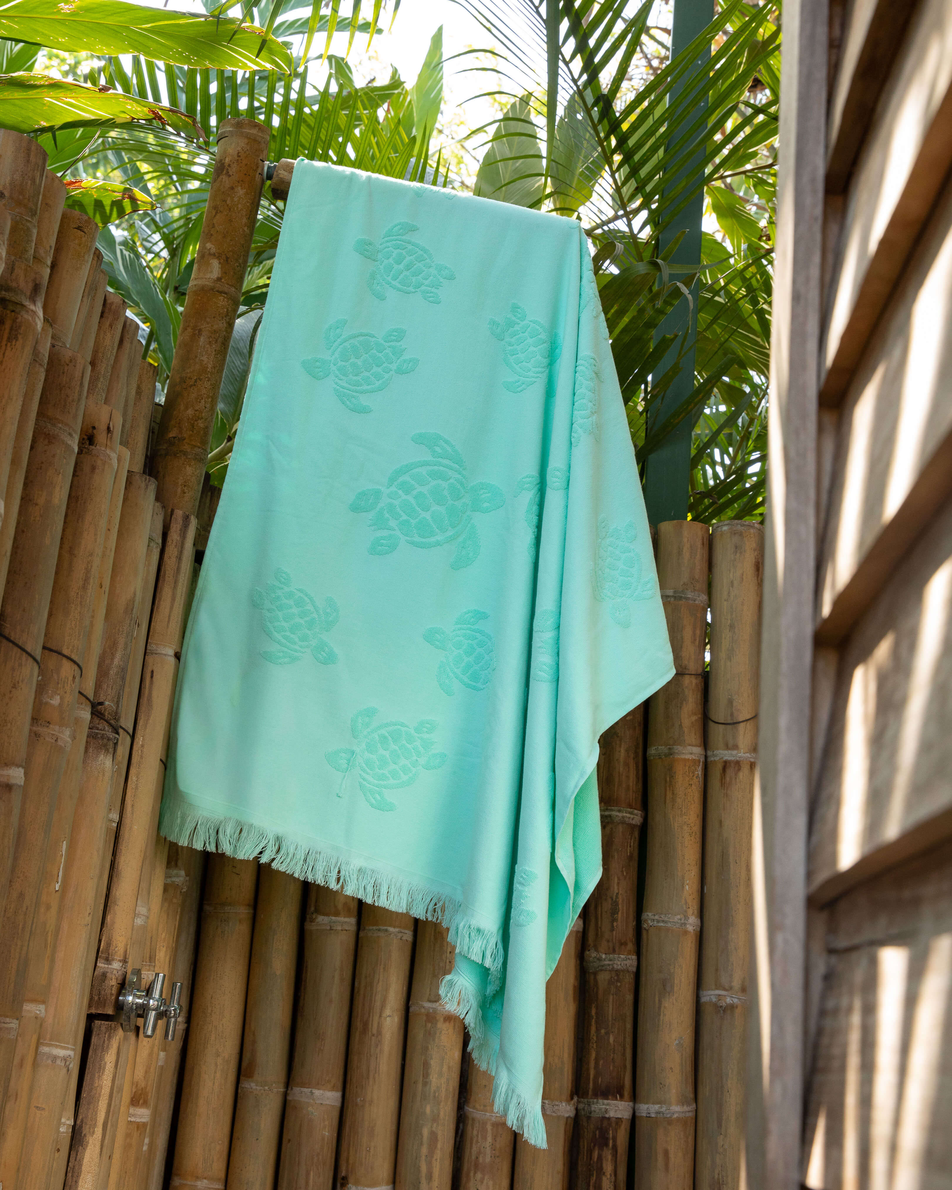 Telo da spiaggia in cotone organico Turtles Jacquard CARIBBEAN override view