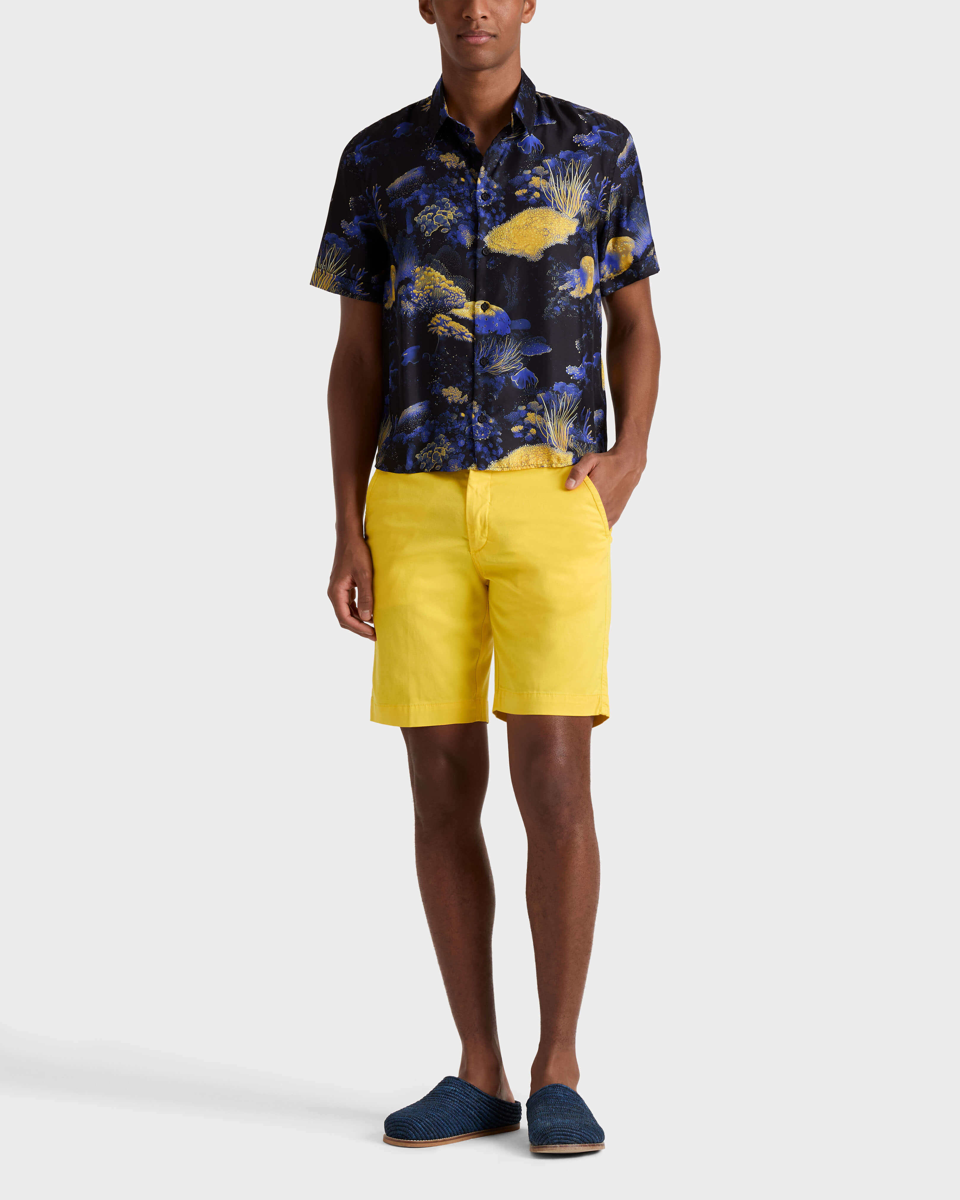 Bermudas en tejido de gabardina de tencel para hombre SOL frontworn view