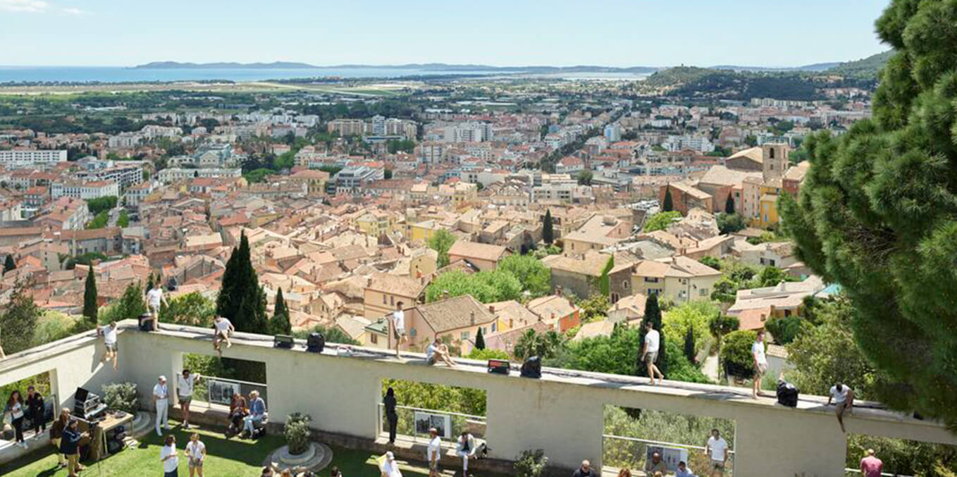 Vilebrequin X Massimo Vitali, panoramic view of Villa noailles