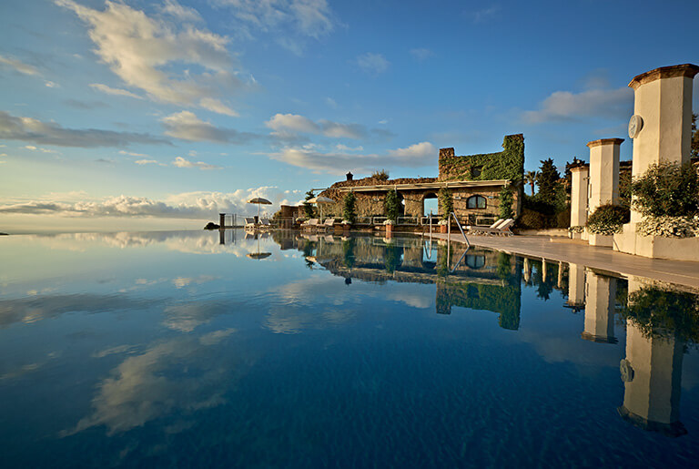 The 10 most beautiful swimming pools in the world The 10 most beautiful swimming pools in the world
