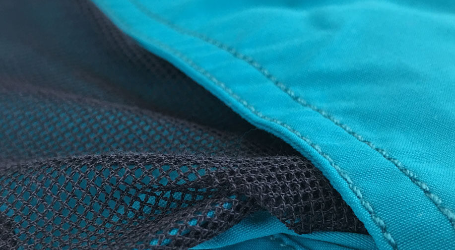 Inner net lining on front pockets