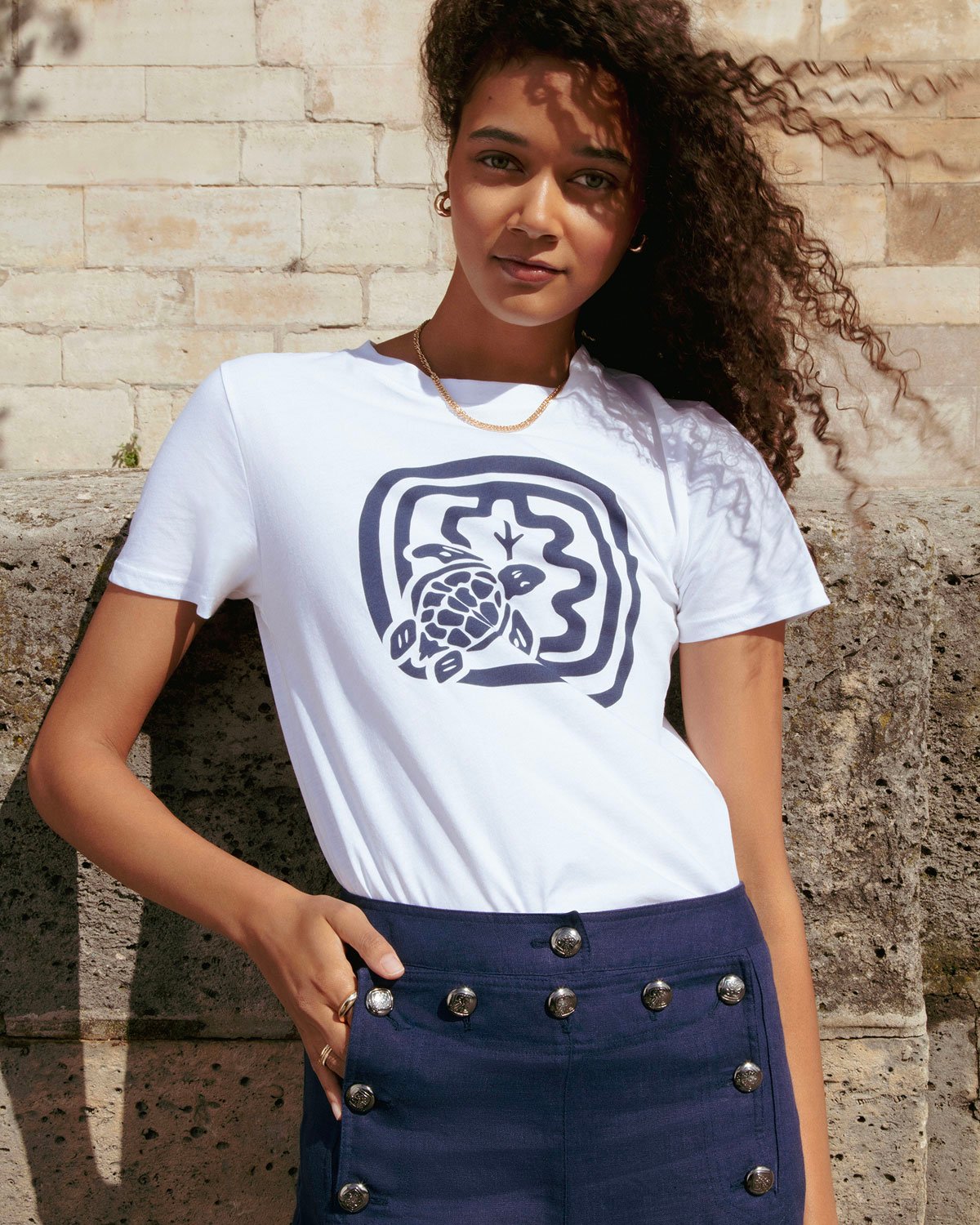 Woman in Paris wearing T-shirt and pants from Ines de la Fressange collection
