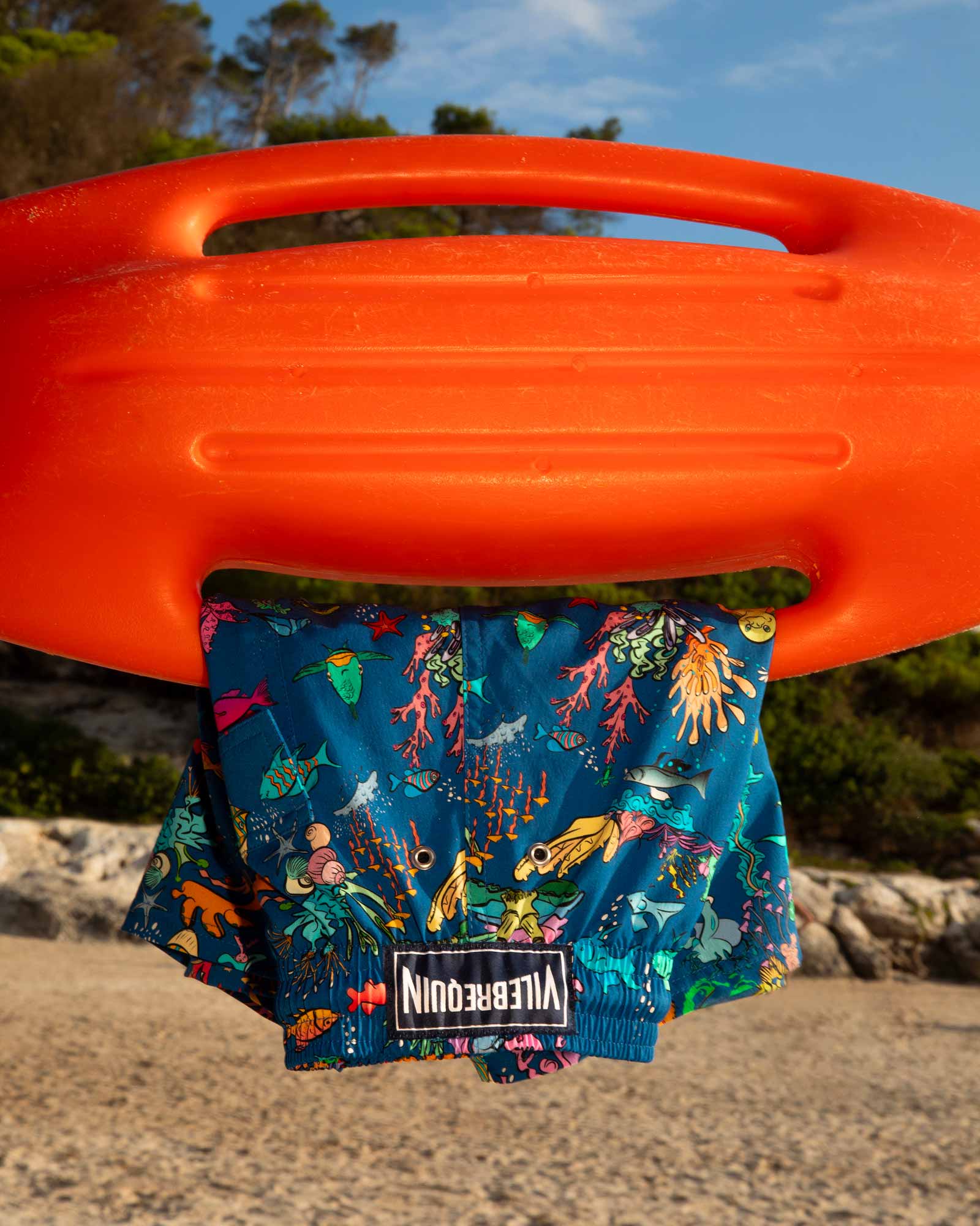 un costume da bagno blu
