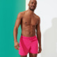 Hombre Autros Liso - Bañador de color liso para hombre, Shocking pink vista frontal desgastada