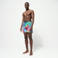 Bañador con estampado Faces In Places para hombre - Vilebrequin x Kenny Scharf Multicolores vista frontal desgastada