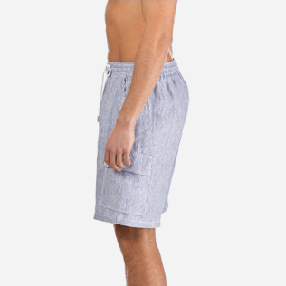 Herren Andere Grafisch - Micro Stripes Leinen-Bermudashorts mit Cargotaschen für Herren, Ultramarin blau supp3 Herren Andere Grafisch - Micro Stripes Leinen-Bermudashorts mit Cargotaschen für Herren, Ultramarin blau supp3