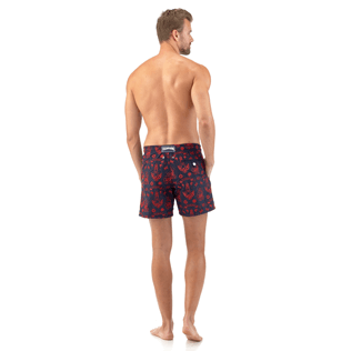 Herren Klassische Moorea Bestickt - Badeshorts mit aufgesticktem Tattoomotiv, Marineblau backworn Herren Klassische Moorea Bestickt - Badeshorts mit aufgesticktem Tattoomotiv, Marineblau backworn