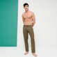Uomo Altri Unita - Pantaloni uomo in lino Natural Dye, Scrub vista frontale indossata