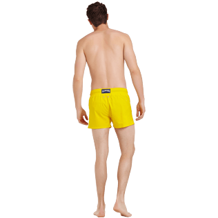 Homme CLASSIQUE COURT Uni - Maillot de bain homme Stretch Court uni, Bouton d'or backworn Homme CLASSIQUE COURT Uni - Maillot de bain homme Stretch Court uni, Bouton d'or backworn