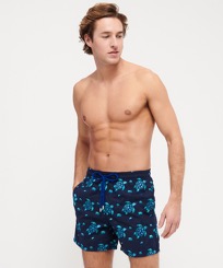 Hombre Clásico Bordado - Bañador bordado con estampado Turtles Jewels para hombre - Edición Limitada, Azul marino vista frontal desgastada