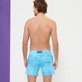 Herren Andere Bedruckt - Urchins Badeshorts mit Stretch und flachem Bund für Herren, Horizon Rückansicht getragen