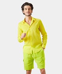 Uomo Altri Unita - Camicia unisex in voile di cotone tinta unita, Limone uomini vista indossata frontale