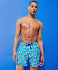 Uomo Altri Stampato - Men Ultra-light and packable Swimwear Crevettes et Poissons, Blu curacao vista frontale indossata