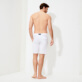 Hombre Autros Liso - Bermudas de corte recto en lino de color liso para hombre, Blanco vista trasera desgastada