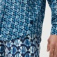 Herren Andere Bedruckt - Batik Fishes Unisex Sommerhemd aus Baumwollvoile, Marineblau Details Ansicht 2