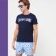 Hombre Autros Estampado - Camiseta de algodón con estampado Batik Fishes para hombre, Azul marino detalles vista 3