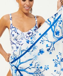 AUTRES Imprimé - Foulard en soie carré Cherry Blossom, Bleu de mer vue portée de face