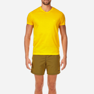 Hombre Autros Liso - Camiseta lisa con cuello de pico en tejido de algodón brillante, Curcuma supp1 Hombre Autros Liso - Camiseta lisa con cuello de pico en tejido de algodón brillante, Curcuma supp1