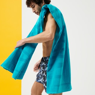 Hombre Autros Liso - Toalla de playa de color liso y en algodón orgánico, Ming blue vista trasera desgastada