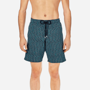 Hombres Corte Largo Estampado - Bañador elástico con estampado Modernist Fish para hombre, Azul marino supp1 Hombres Corte Largo Estampado - Bañador elástico con estampado Modernist Fish para hombre, Azul marino supp1