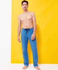 Uomo Altri Unita - Pantalone uomo in cotone e lino elasticizzato comfort tinta unita, Oceano vista frontale indossata