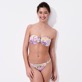 Mujer Bandeau Estampado - Top de bikini de corte bandeau con estampado Rainbow Flowers para mujer, Cyclamen vista frontal desgastada Mujer Bandeau Estampado - Top de bikini de corte bandeau con estampado Rainbow Flowers para mujer, Cyclamen vista frontal desgastada